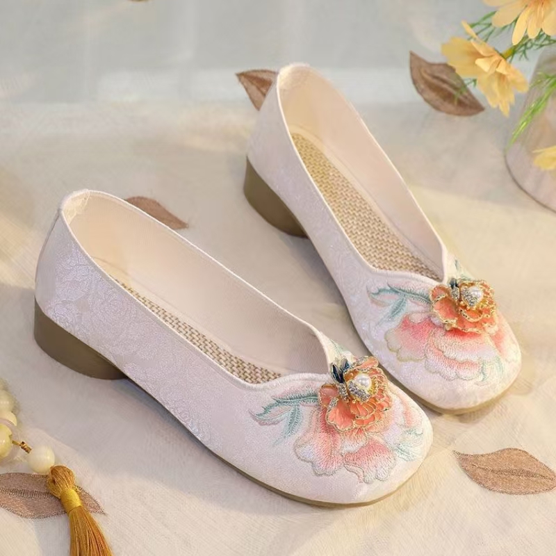 Woman Low Heel Embroidered Clo - Embroidery Canvas ulasan dan harga