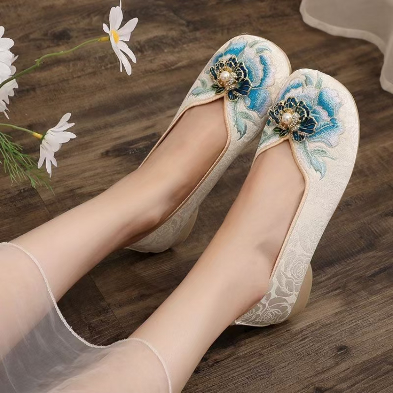 Woman Low Heel Embroidered Clo - Embroidery Canvas ulasan dan harga